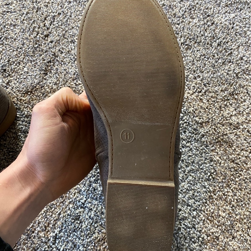 Universal Thread Booties - Picture 3 of 3